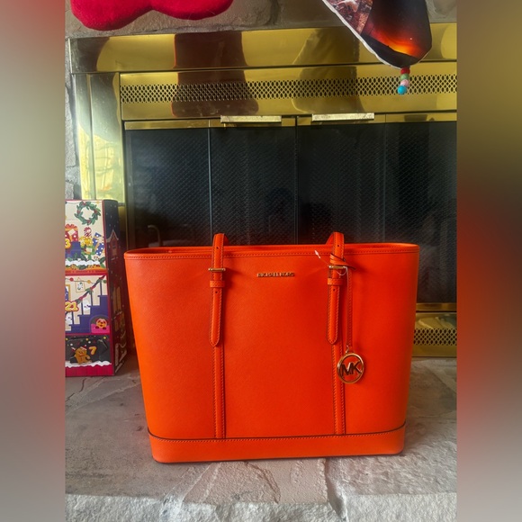 Michael Kors Jetset travel tote in color poppy - Picture 5 of 6